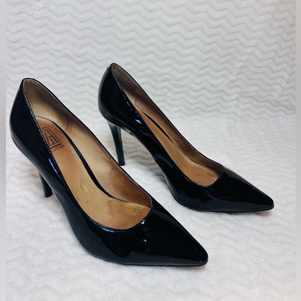 Pour la Victoire “Camrin” Pointed-toe Stiletto